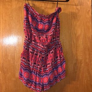 Pretty strapless romper😍